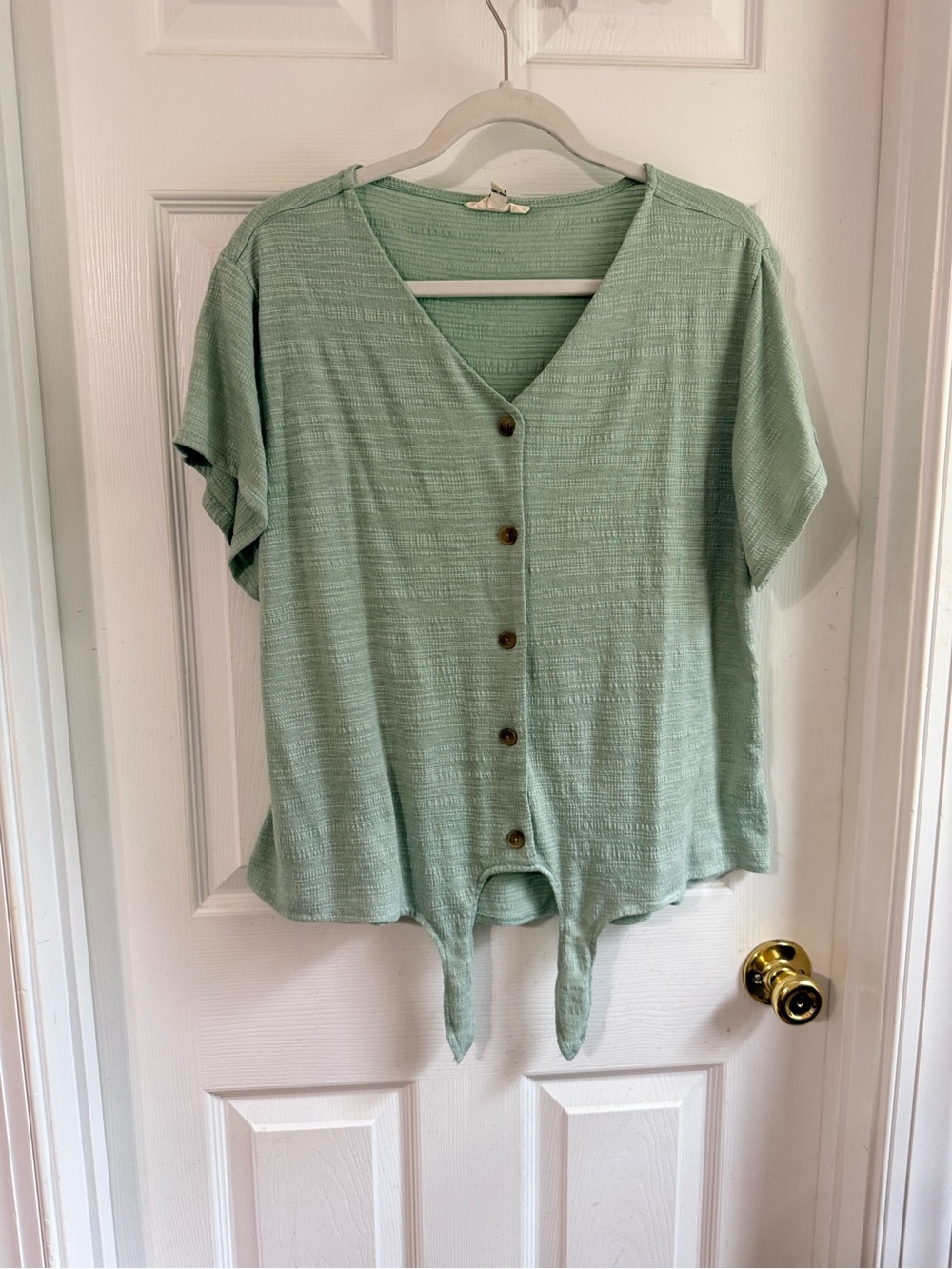 Light Green Button-Front Tie Hem Women's Top